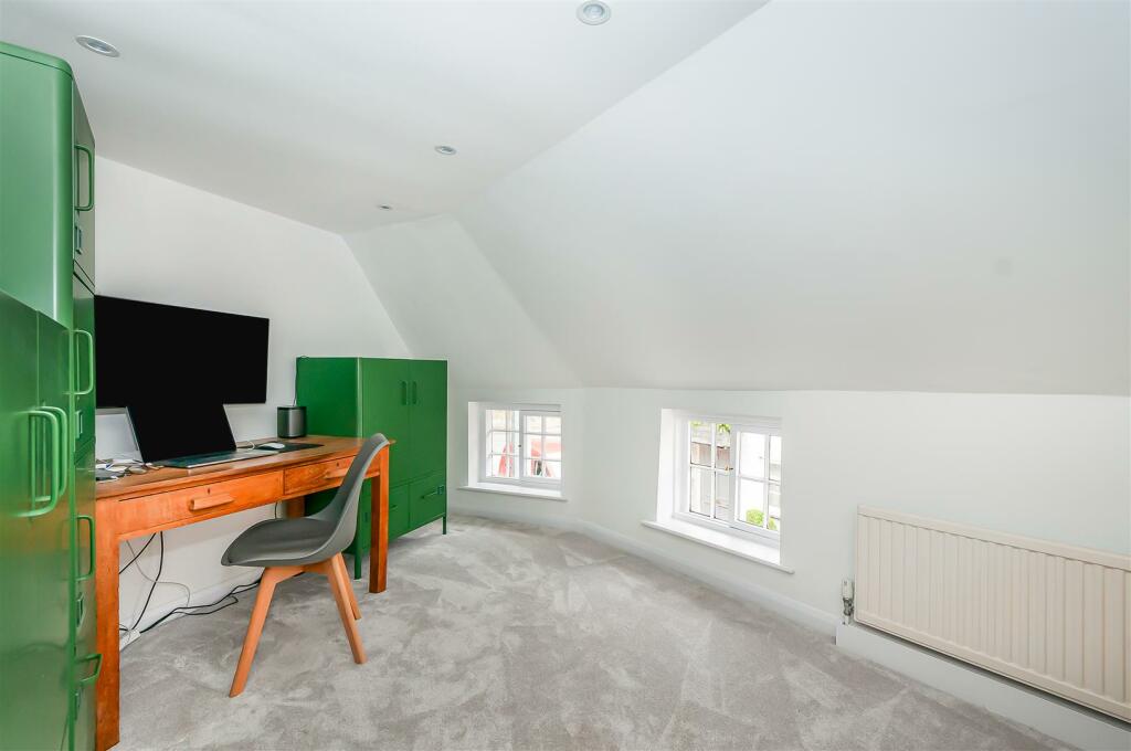 BEDROOM/ OFFICE