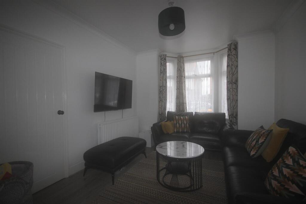 Honey Hill Road, Bedford