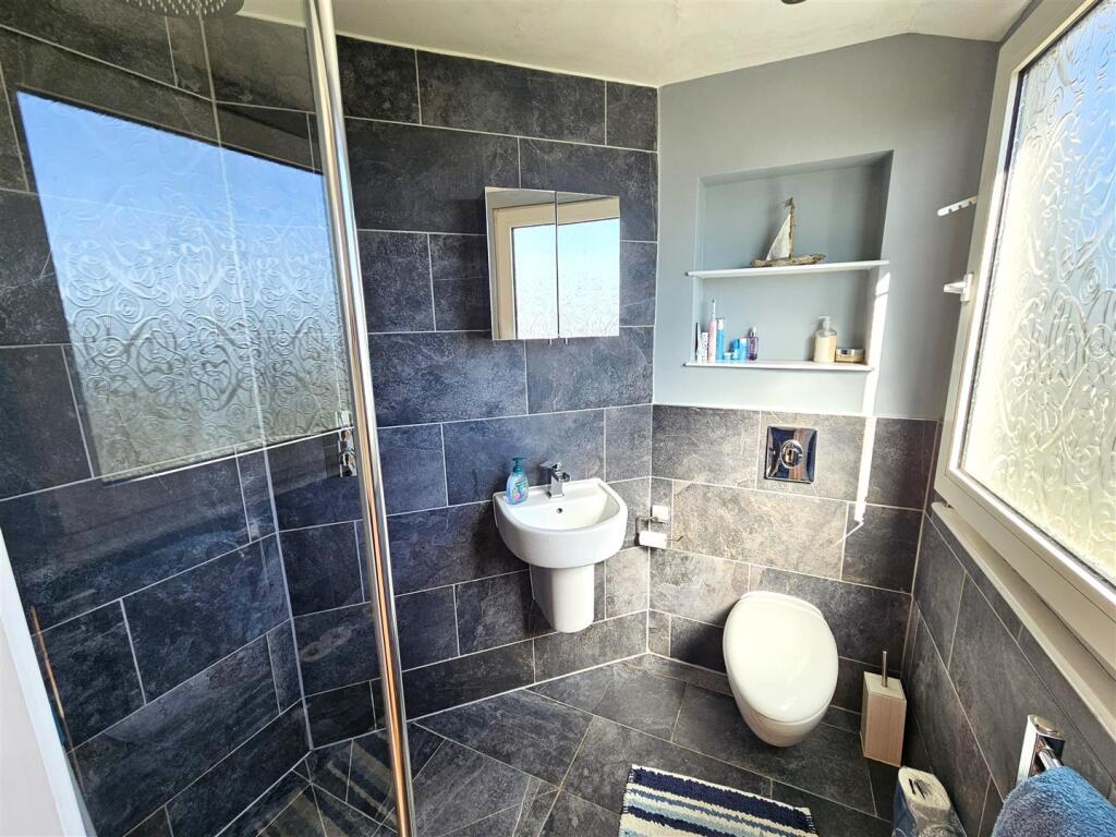 En Suite to Bed 1.jpg