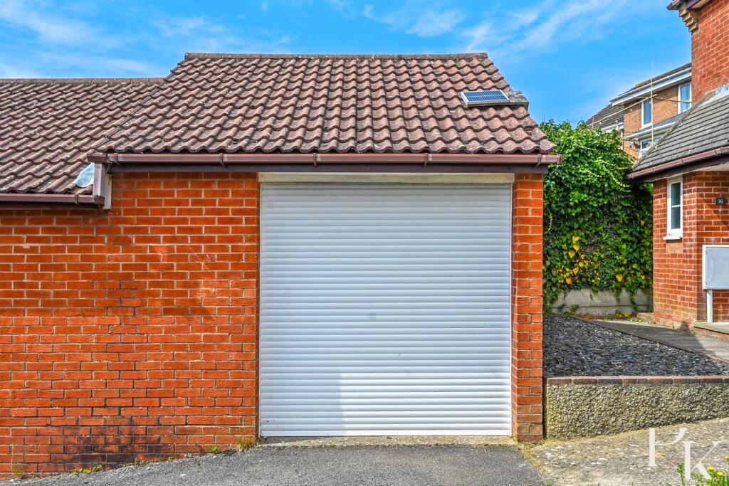 16-langridge-drive-bn41 (19).jpg