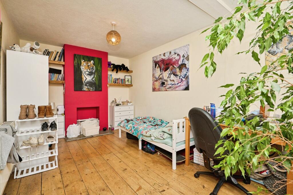 Bedroom/Dining Room