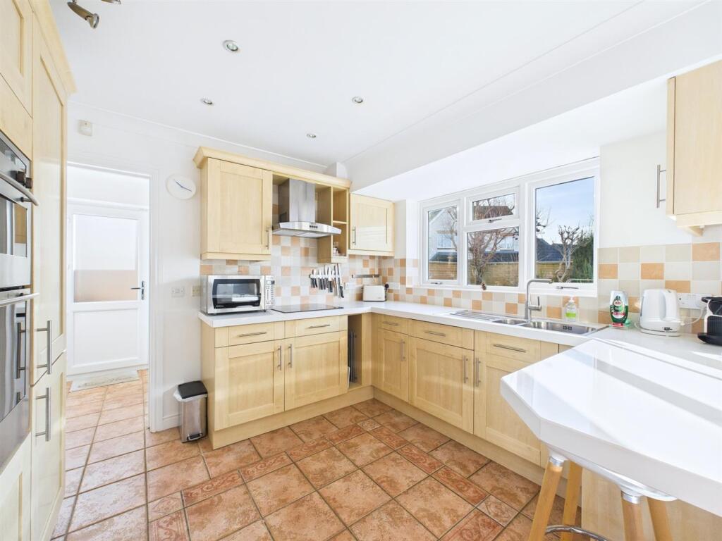 5 - 4 bed detached house.jpg