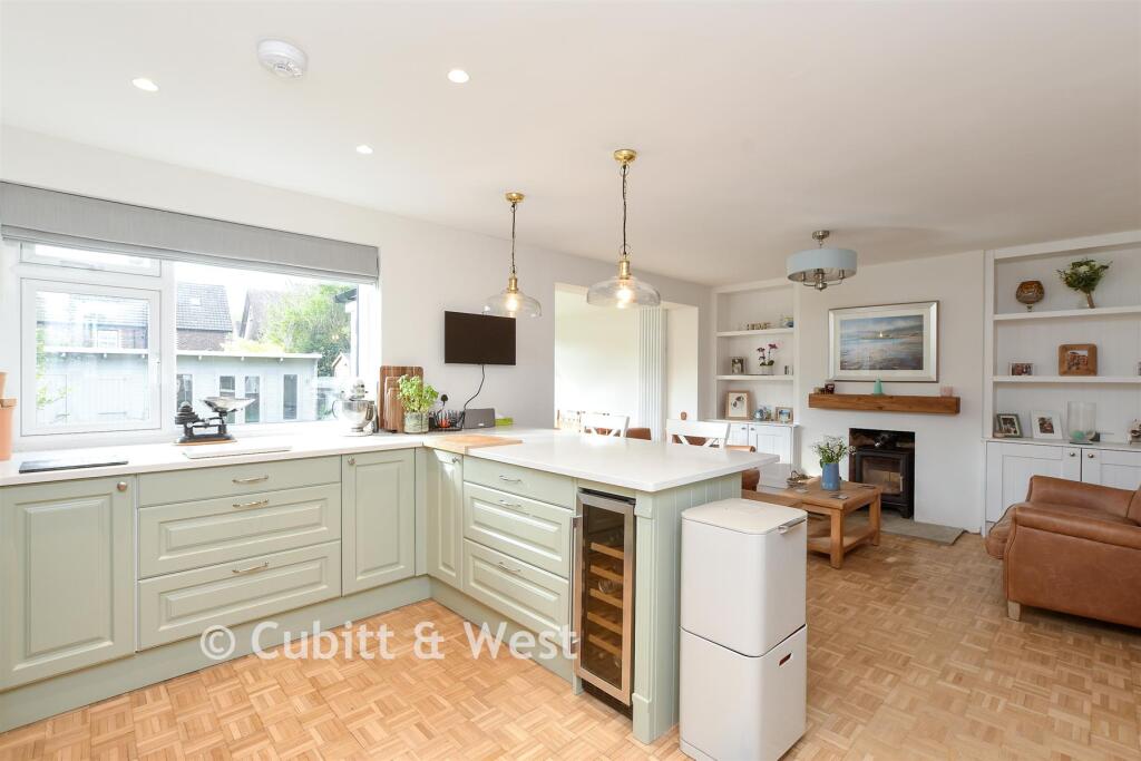 Kitchen/Breakfast Area