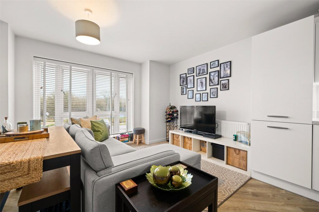 Beechey Place, Wokingham, Berkshire, RG40