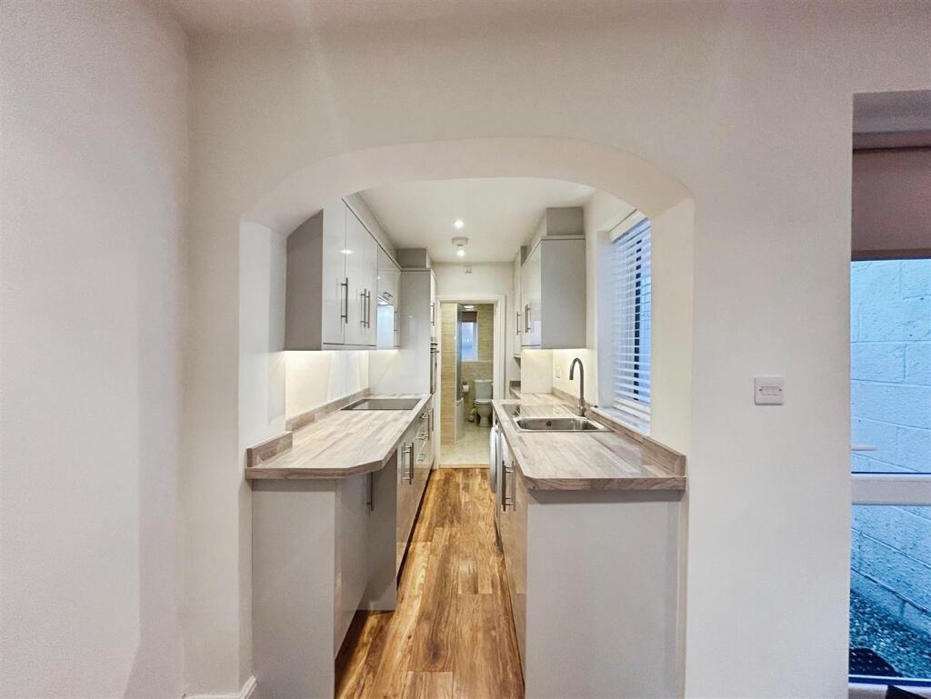 8cff975b--4231-A1B4-A6365BA86AAD-19030-00000C438CF