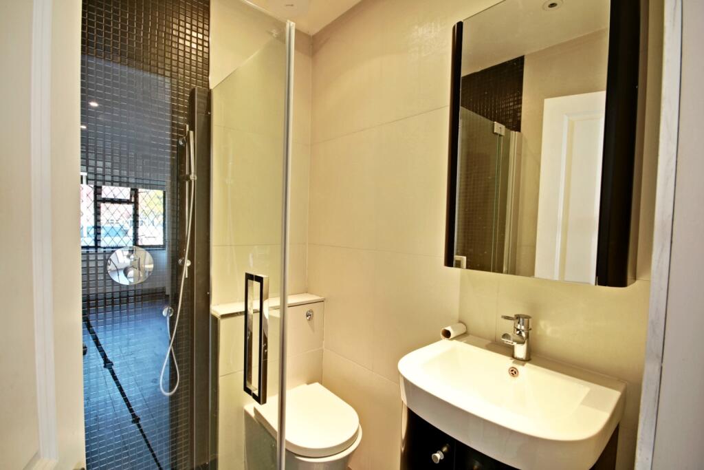 44 Bowness Crescent - Bedroom 5-En suite close