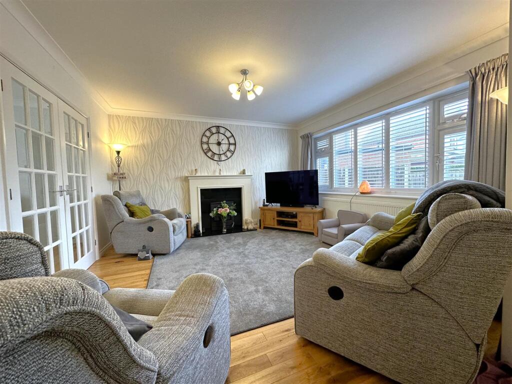 Sizeable Living Room 779