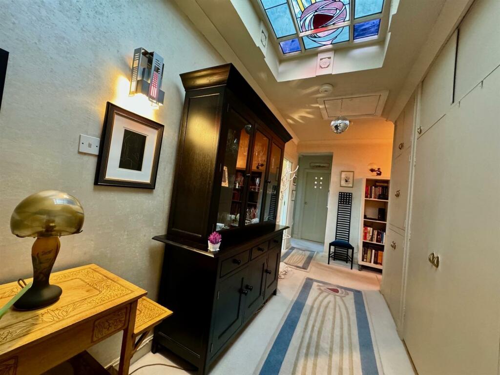 Hallway 2.jpg