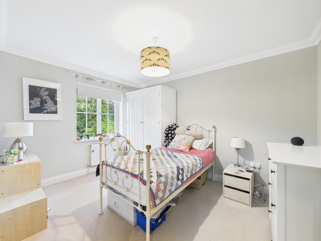 CAM02909G0-PR0439-STILL034