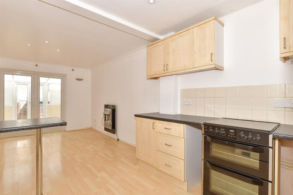 Kitchen/Lounge/ Dining Area