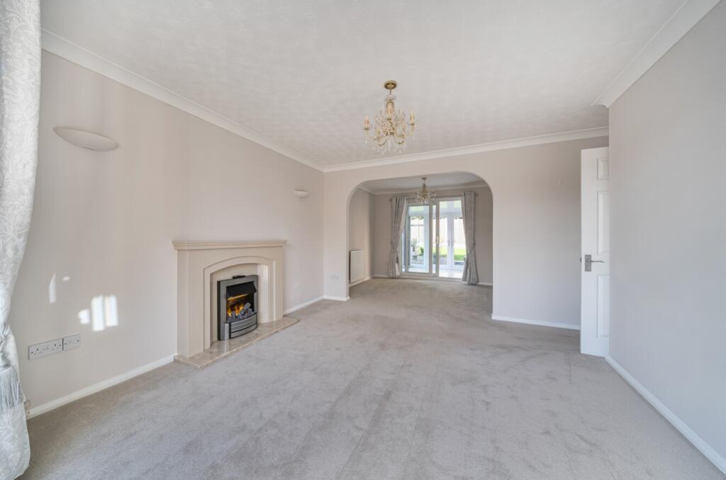 1372042-22-68f7a54b84129