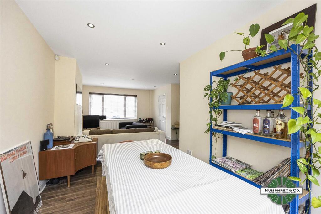 132 Lower Clapton Road -002.jpg