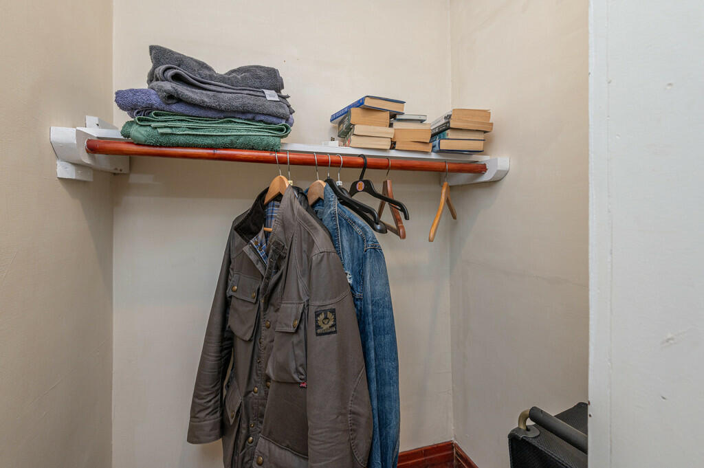 37 - 263 Meltham ...