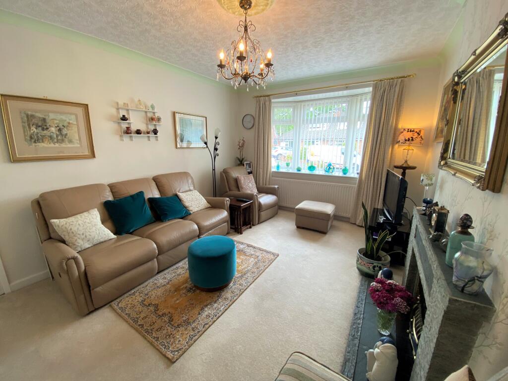 R Lounge (2)-min.jpg