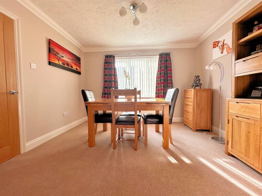 Dining room 1.jpg