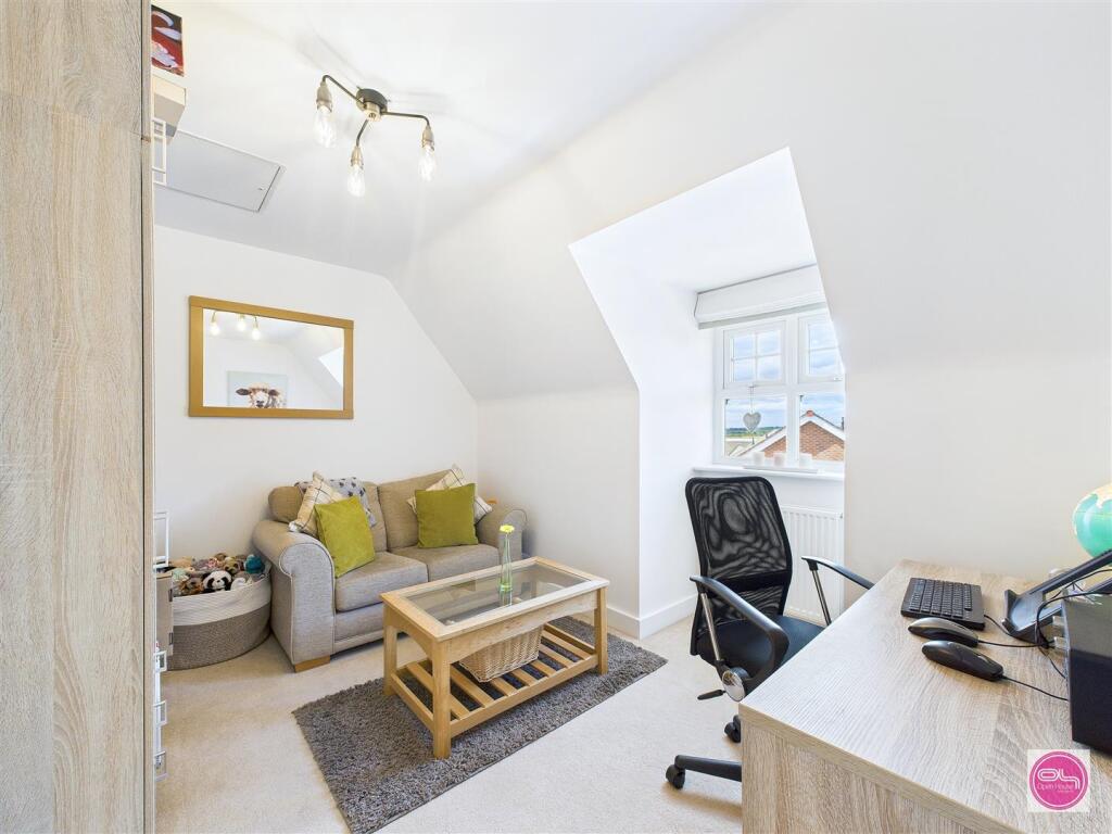 Henley Grove, Church Gresley (28).jpg