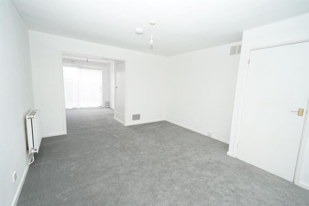 Lounge 1.jpg