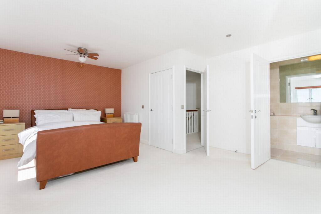Principal bedroom