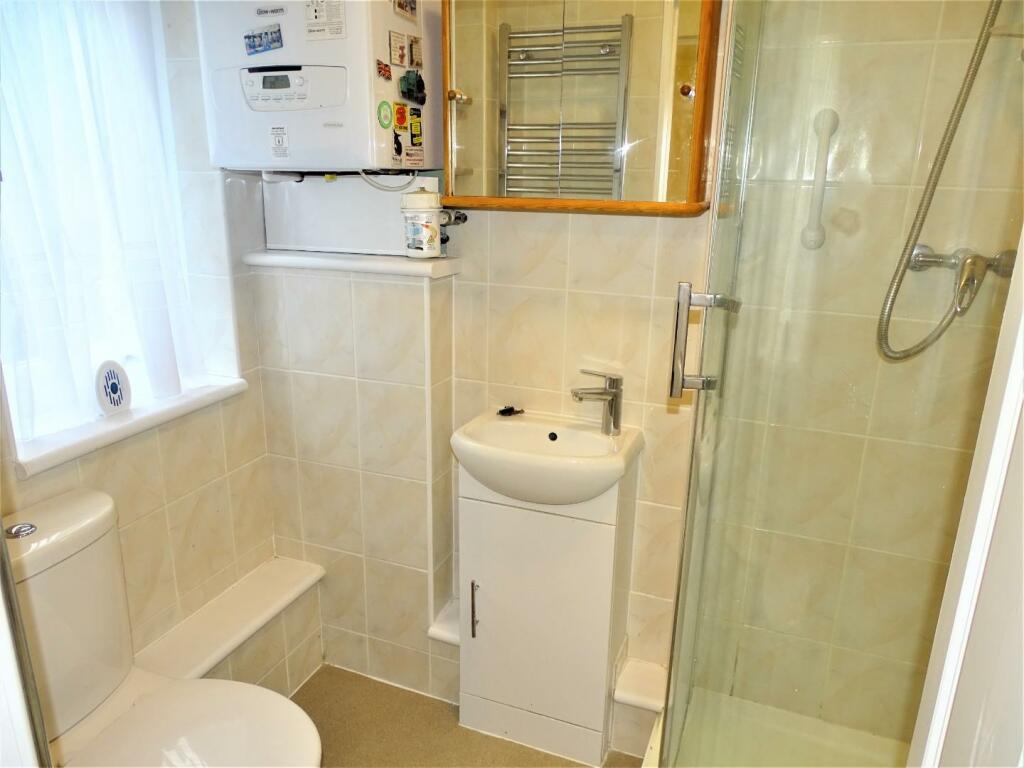 MODERN SHOWER ROOM
