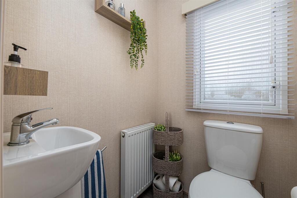 Y4-ABERAFON-PARK-TOILET.jpg