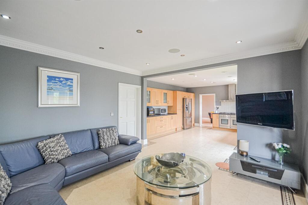 Family Room &amp; Dining Kitchen View