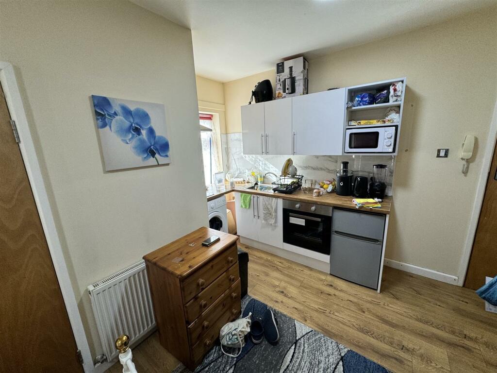 Studio Room (Room 5)