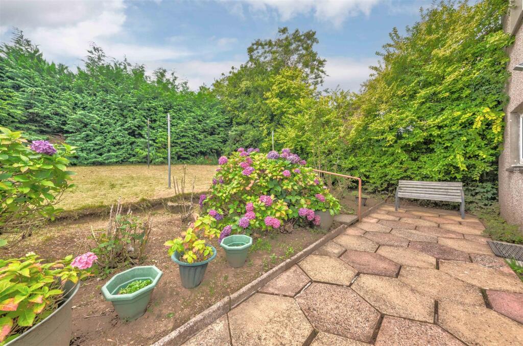 35 Falkland Crescent BF-12.JPG