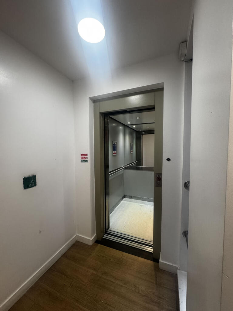 chapelst306sIMG_9897.jpg