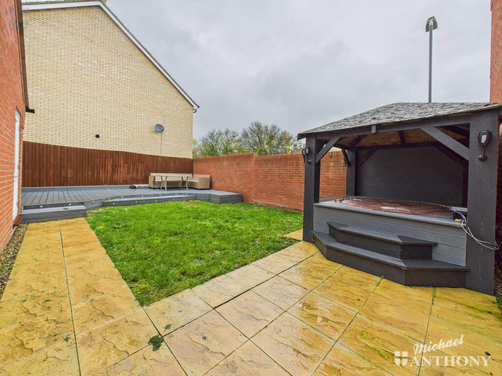 CAM03852G0-PR0472-STILL017