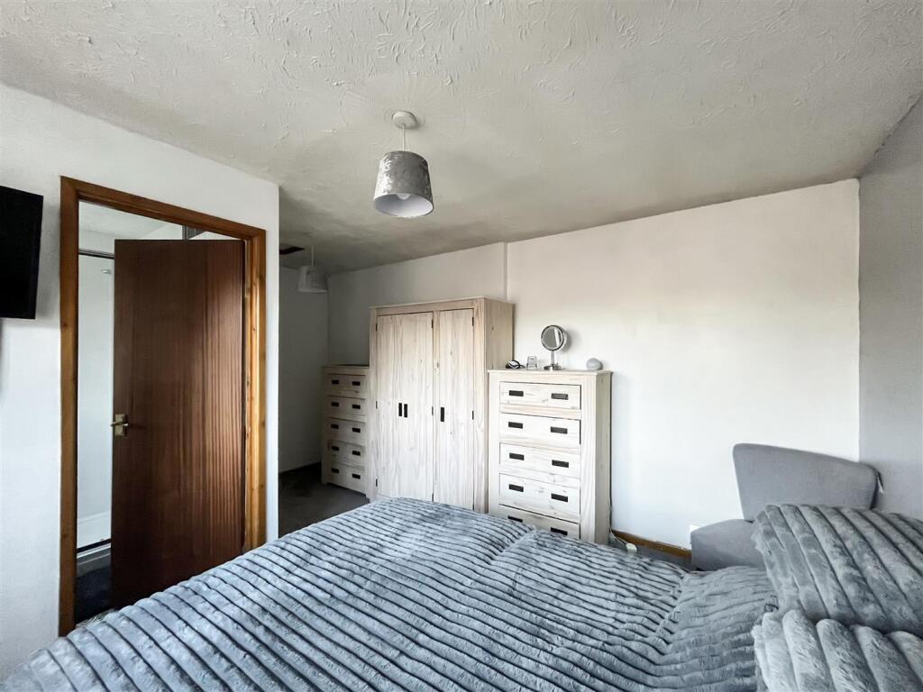 bed 1 other.jpg