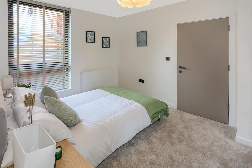 Bed1.jpg