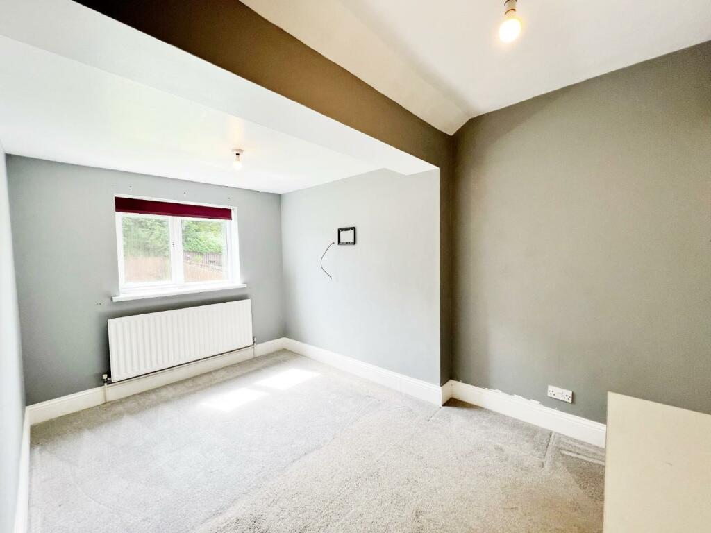 Bedroom 1 pic 2.jpg