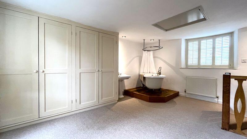 Bedroom/Bathroom