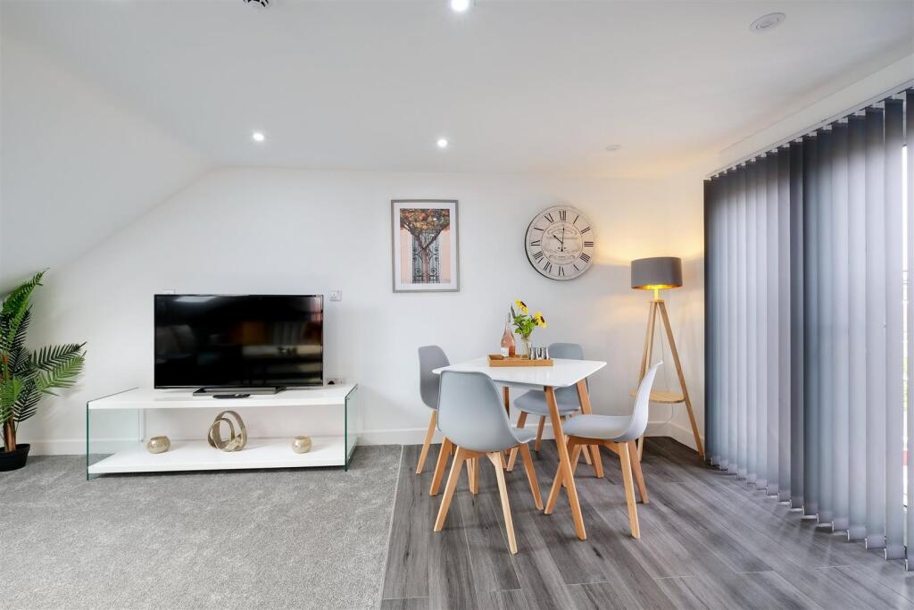 360 TW3 Ellerdine Rd 207-A-08.jpg