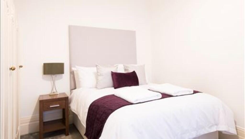 ss_p5712_63678235...