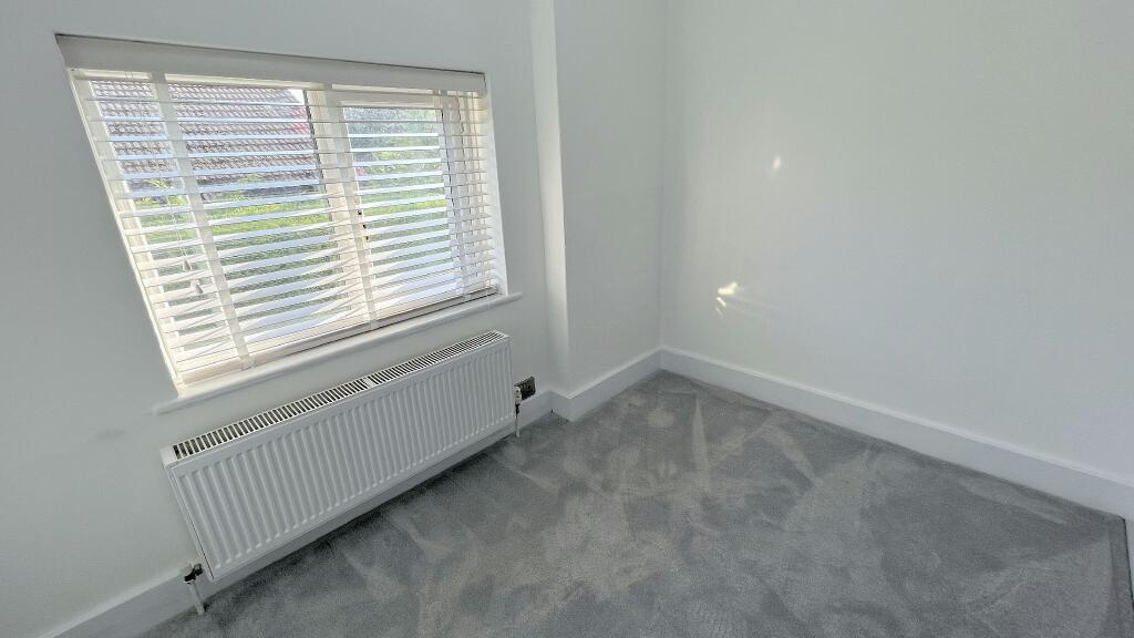 2nd Photo of Bed 3