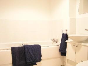 Greenhead St, 51, Glasgow - Bathroom.JPG