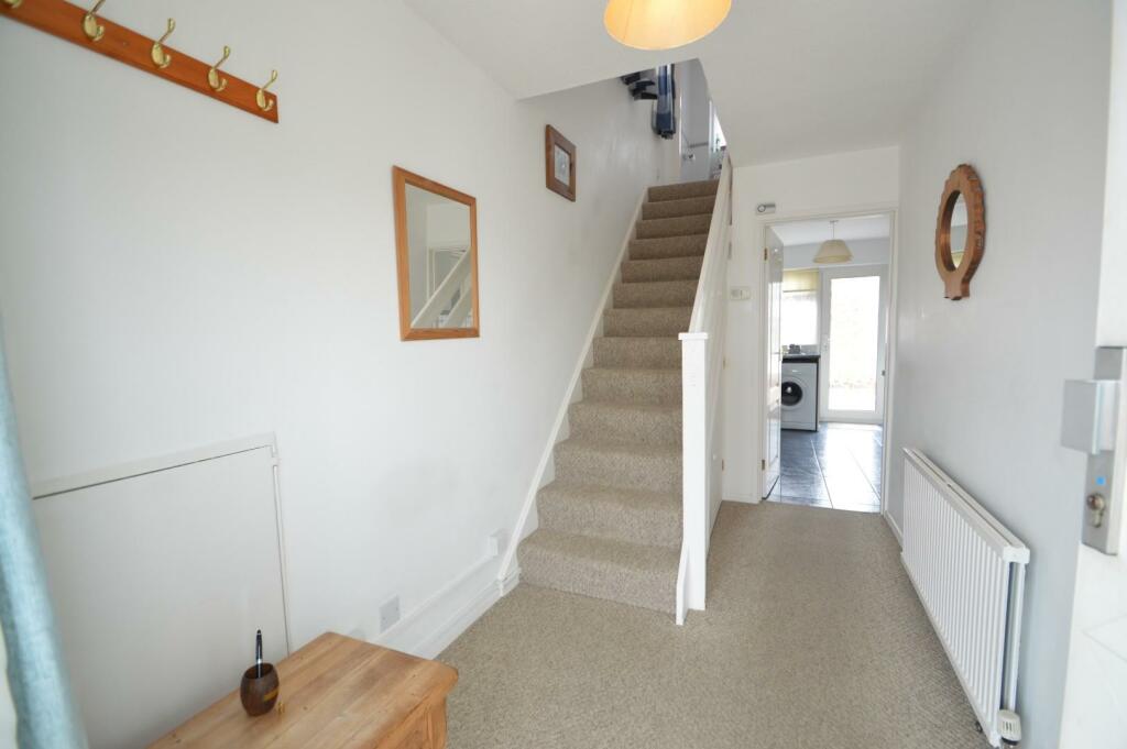51 Nether Court entrance hall.JPG