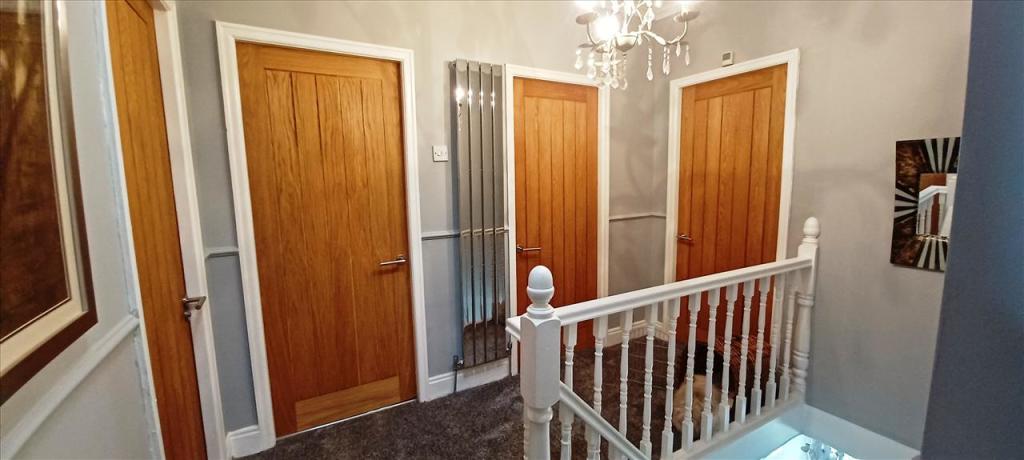 FIRST FLOOR LANDING