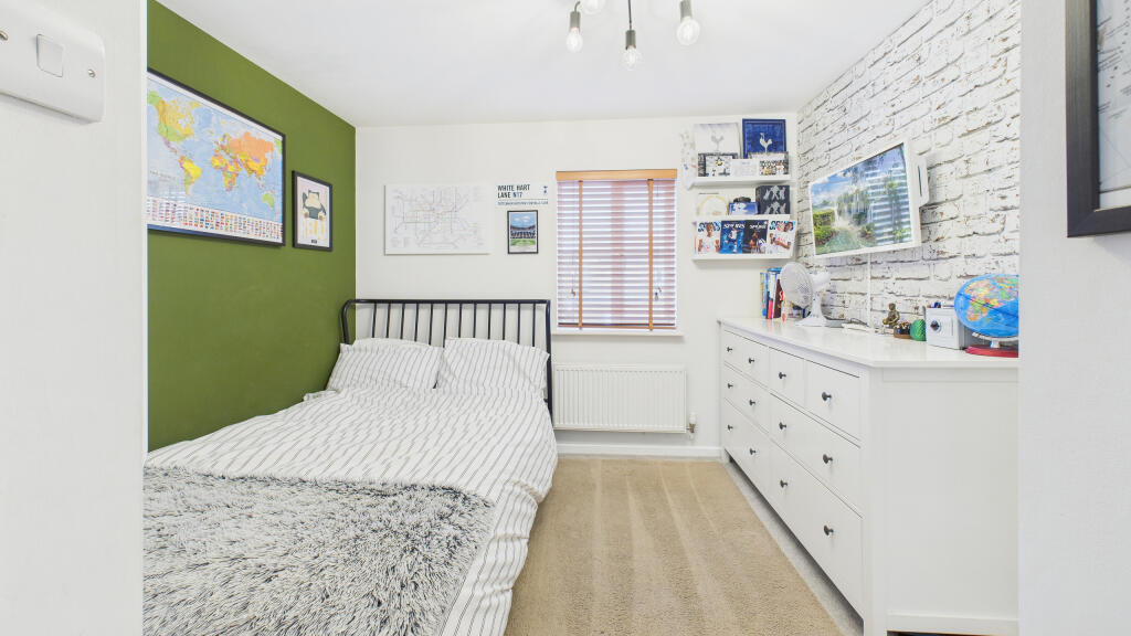 CAM04968G0-PR0080-STILL010