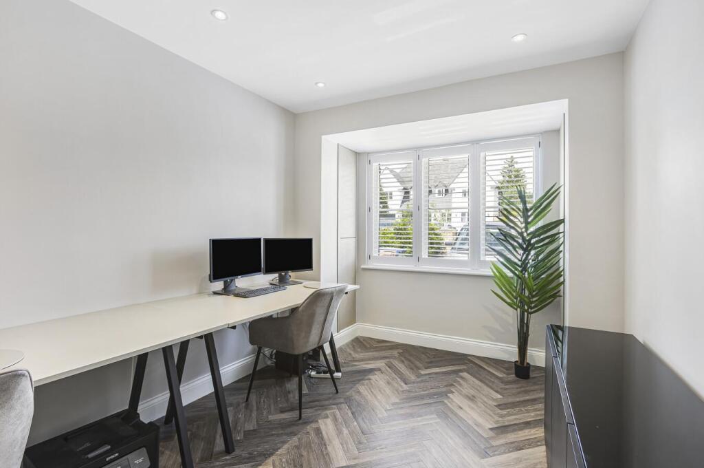 2 The Grove office 1051227_preview.jpg