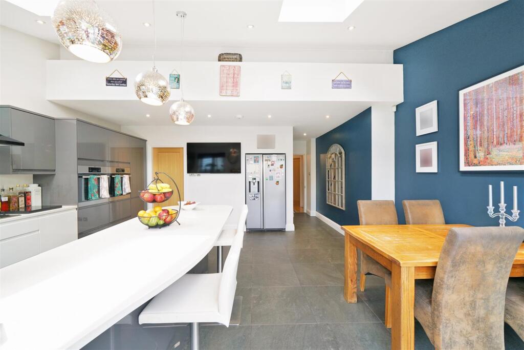 8 Dean Court - efz82XytDUb21qRq0n2u.jpg