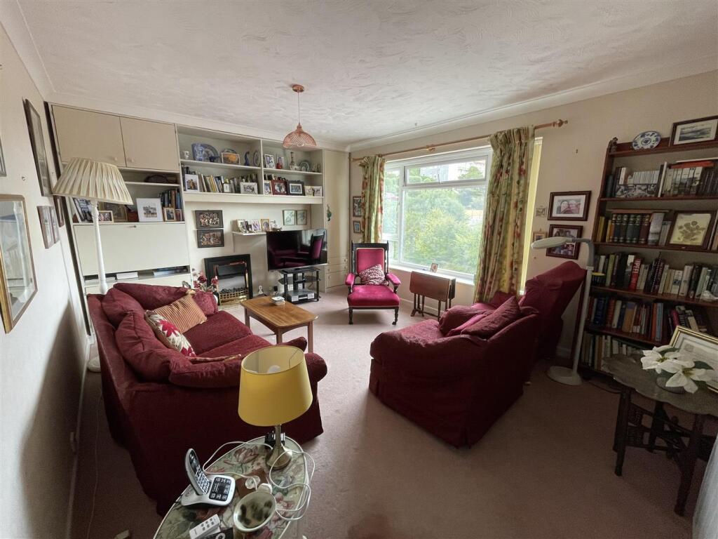 Lounge 1.jpeg