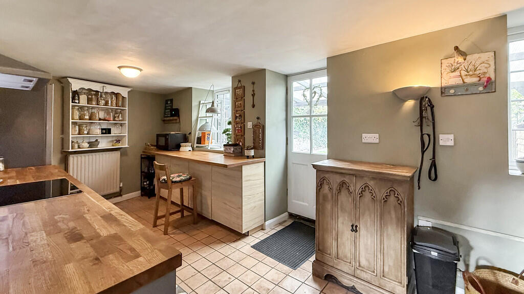 Kitchen/breakfast...