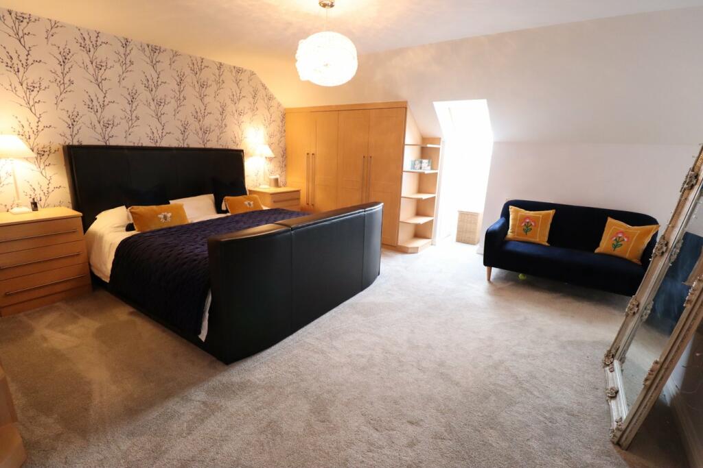 MASTER BEDROOM SUITE