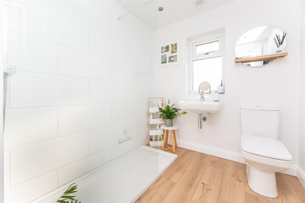 Shower Room.jpg