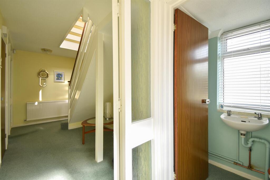 Entrance hall/ W/C