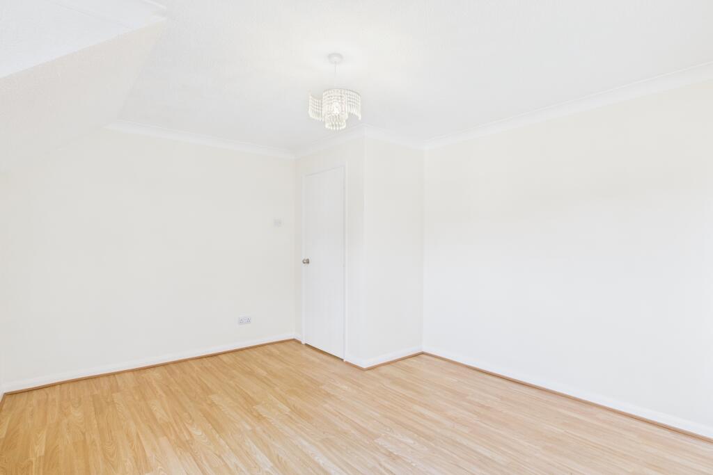 CAM04671G0-PR0081-STILL007