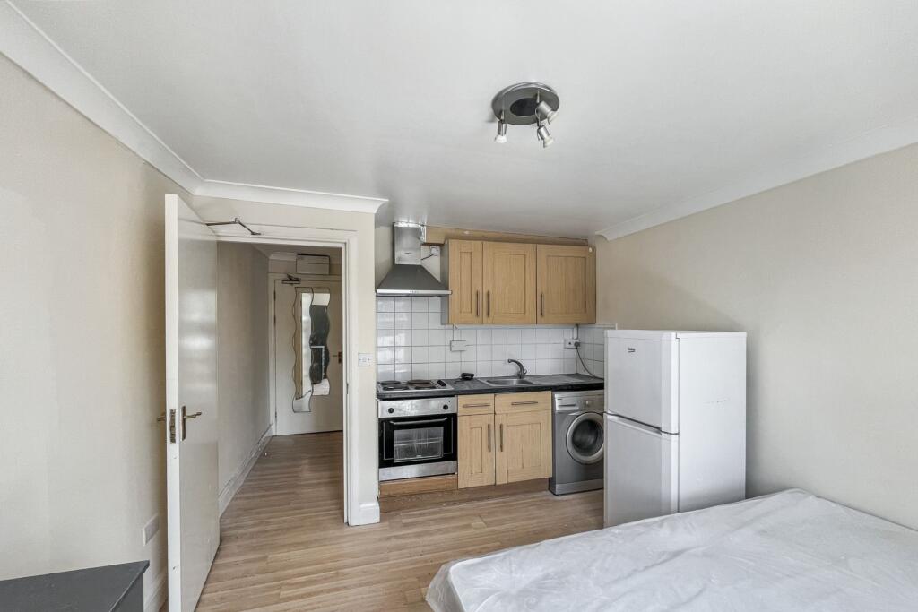 Flat 1, 290 Ewell Road, Surbiton, KT6 7AQ