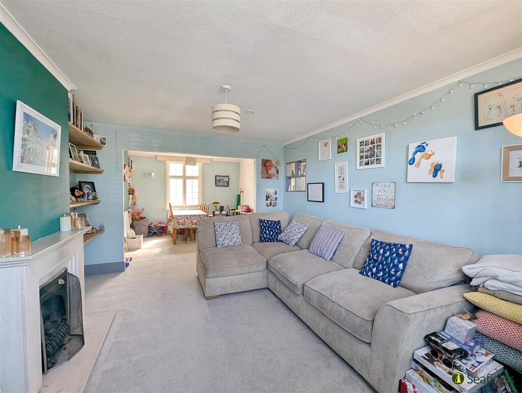 SITTING/DINING ROOM